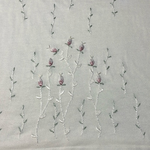 Pretty floral embroidered cream colored sweater, XL by Yarnworks - Picture 8 of 8